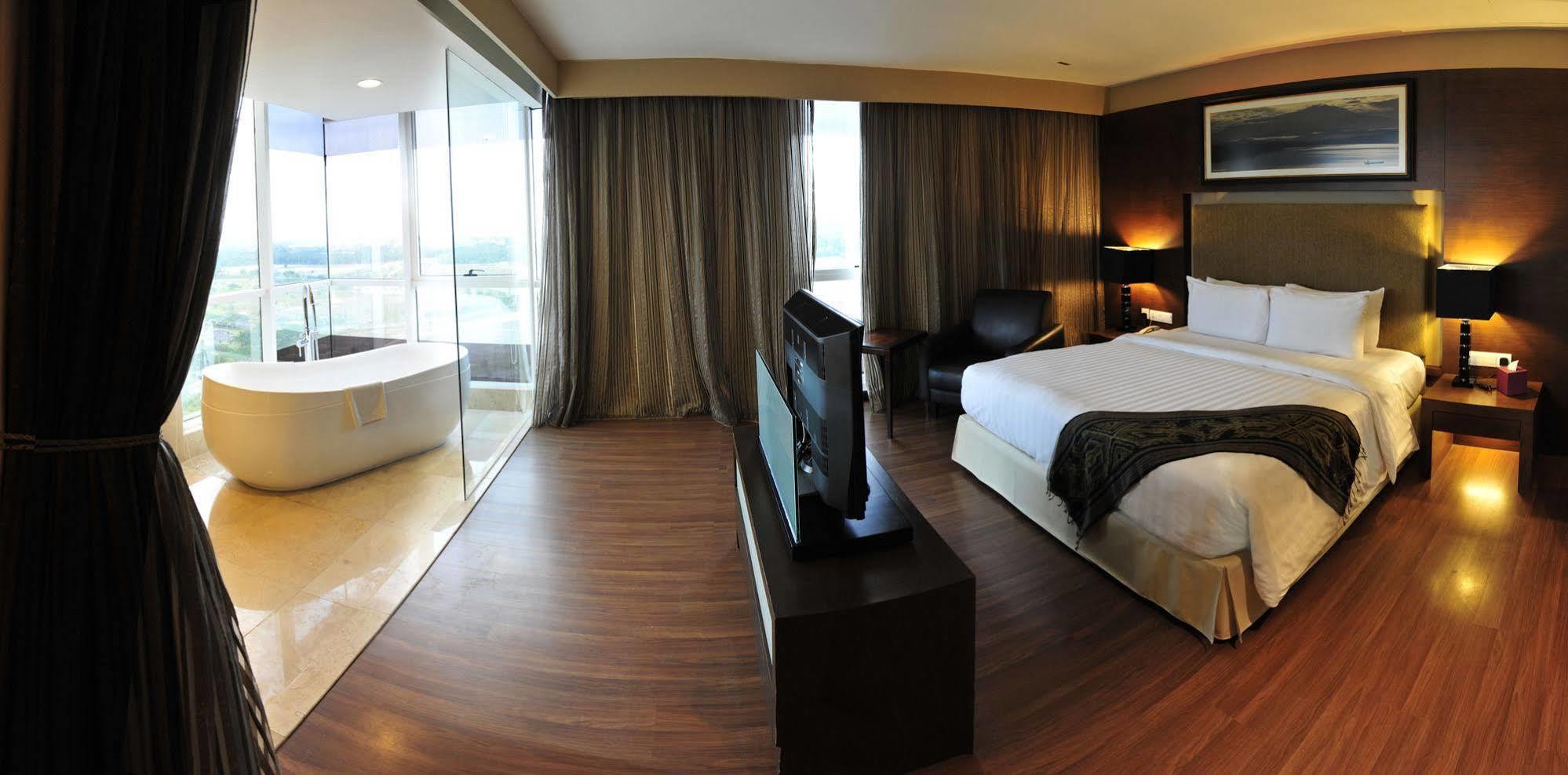 Grand Borneo Hotel Kota Kinabalu Exterior photo